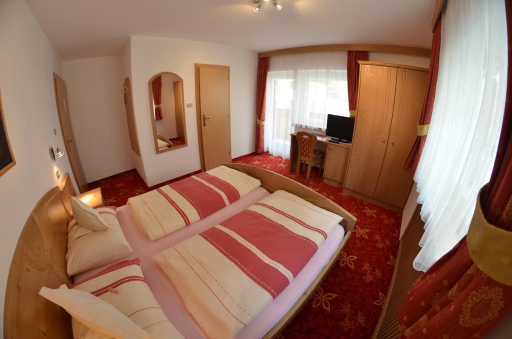 Garni Ossi Panzió Santa Cristina Val Gardena Kültér fotó