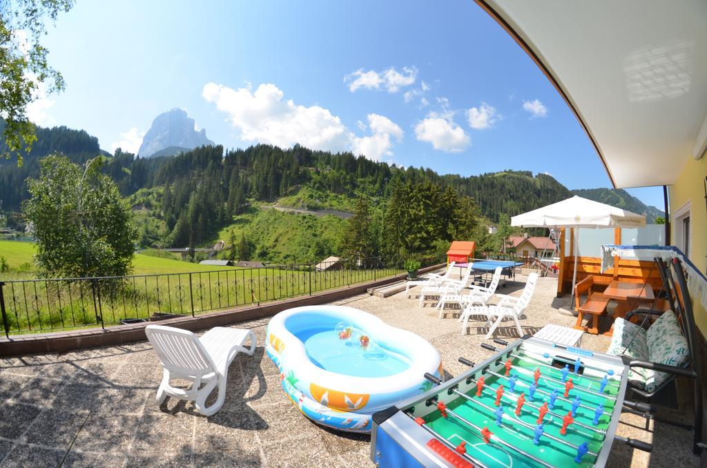 Garni Ossi Panzió Santa Cristina Val Gardena Kültér fotó